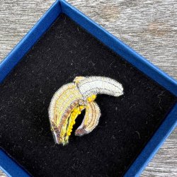 Banana broche
