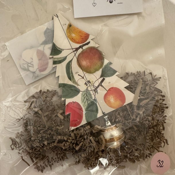 Juletr�suro, papirklip, nr. 32