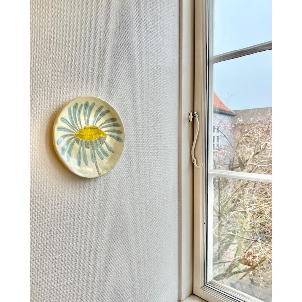 Tallerken/platte - Rd blomst med gul midte