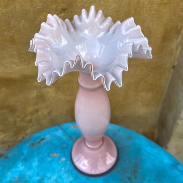 Vase, opaline, lyserd m flsekant, H26