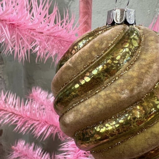 Glass ball, velvet light