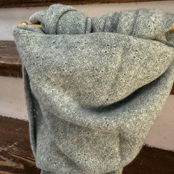 Small cashmere scarf, holepattern, Blue mlg