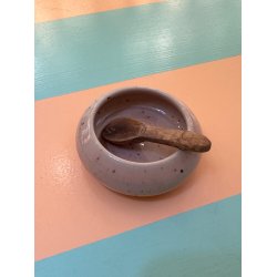 Saltkar med ske, flere varianter