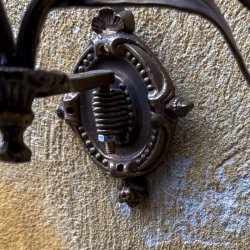 Vgstage i messing og porcelnsroser