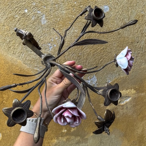 Vgstage i messing og porcelnsroser