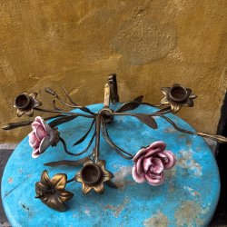 Vgstage i messing og porcelnsroser