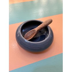 Saltkar med ske, flere varianter