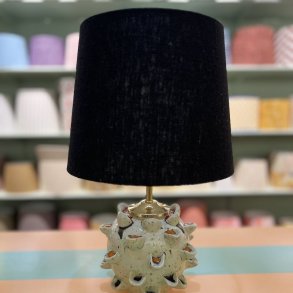 Nr 477 - Hndlavet lampeskrm i sort eksklusiv hr