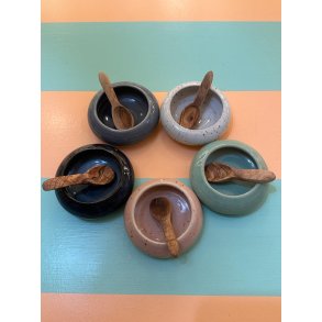 Saltkar med ske, flere varianter