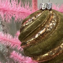 Glass ball, velvet dark