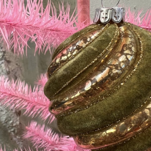 Glass ball, velvet dark