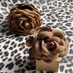 Daisy Hrklemme, Mrkebrun, Lille