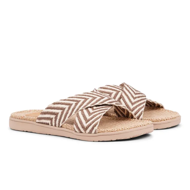 Sandal, Formentera, Pinecone