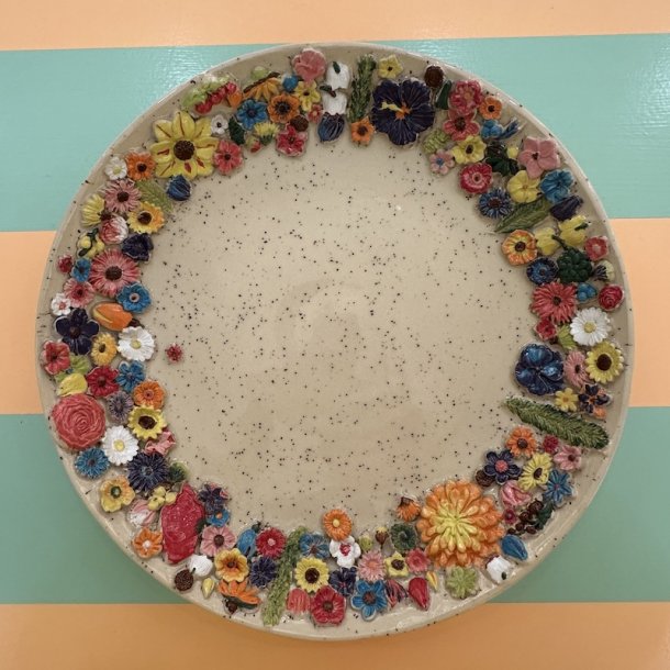 Fad, blomster, multifarvede