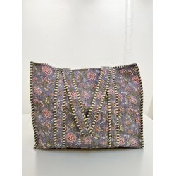 Taske, lysebl med rosa blomster