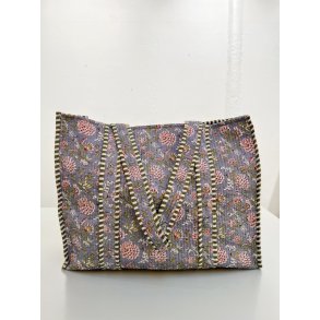 Taske, lysebl med rosa blomster