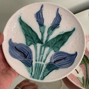 Platte, hvid m bl blomster