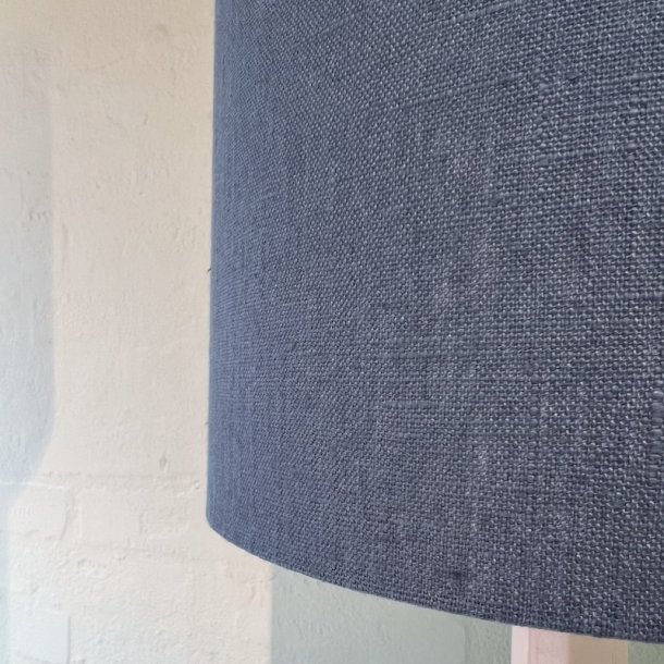 Nr 440 - Hndlavet lampeskrm i bl eksklusiv hr