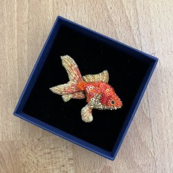 Guldfisk broche