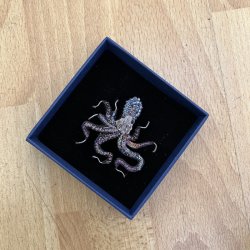 Bl�ksprutte broche