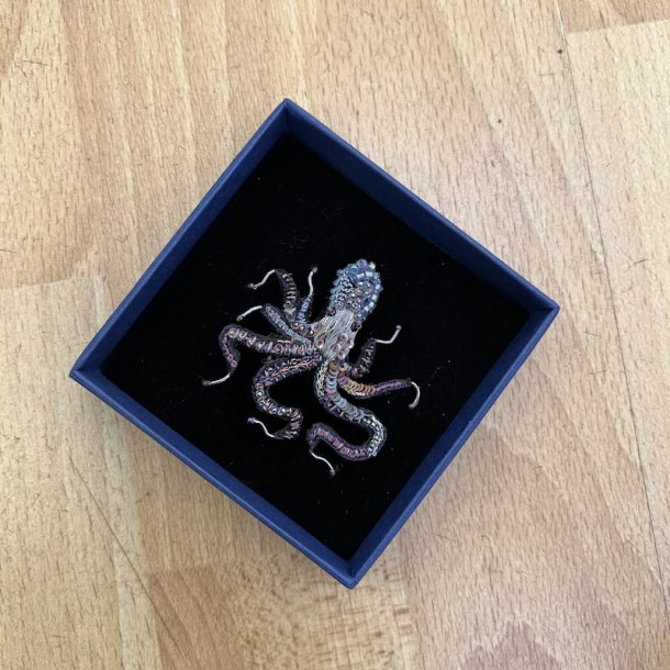 Blksprutte broche