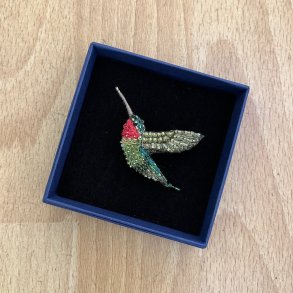 R�dhalset kolibri broche
