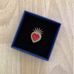 Queen of hearts broche