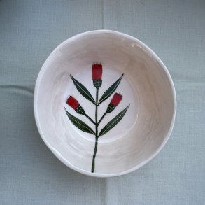 Lyserd skl, sm rde blomster, 14x5