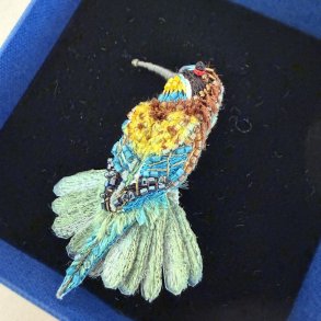 Trovelore Beekeeper Bird broche