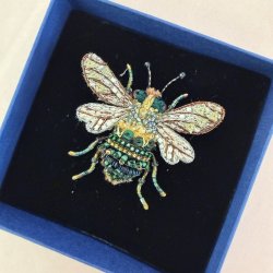 Trovelore Cottage Bee broche
