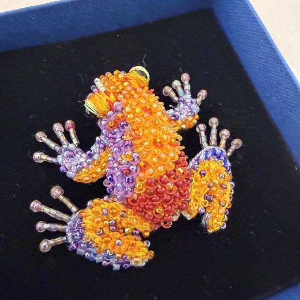 Trovelore Orange dart frog broche
