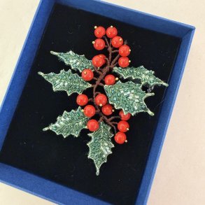 Trovelore Julebroche, Blessed Holly