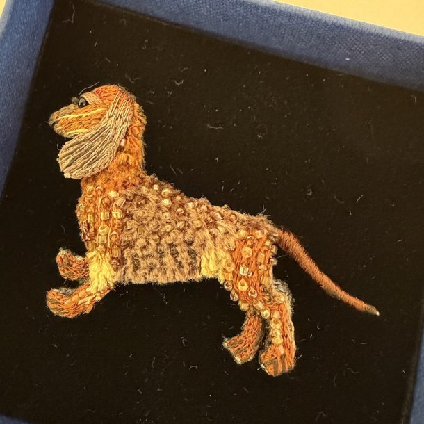 Trovelore Gravhund (dachshund) broche
