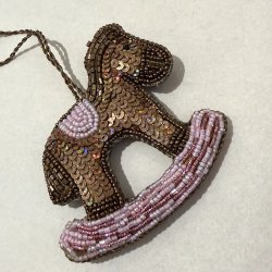 Gyngehest, perler