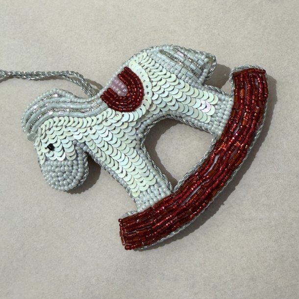 Gyngehest, perler