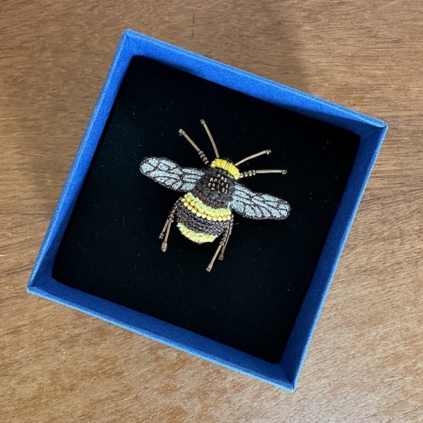 Bumble bee broche