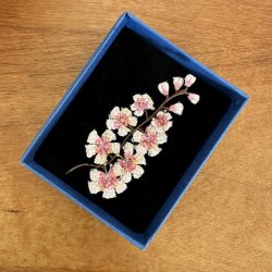 Sakura broche