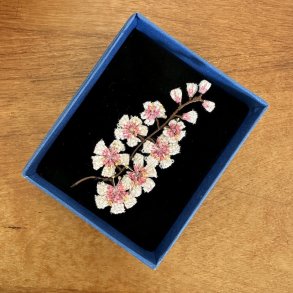 Sakura broche