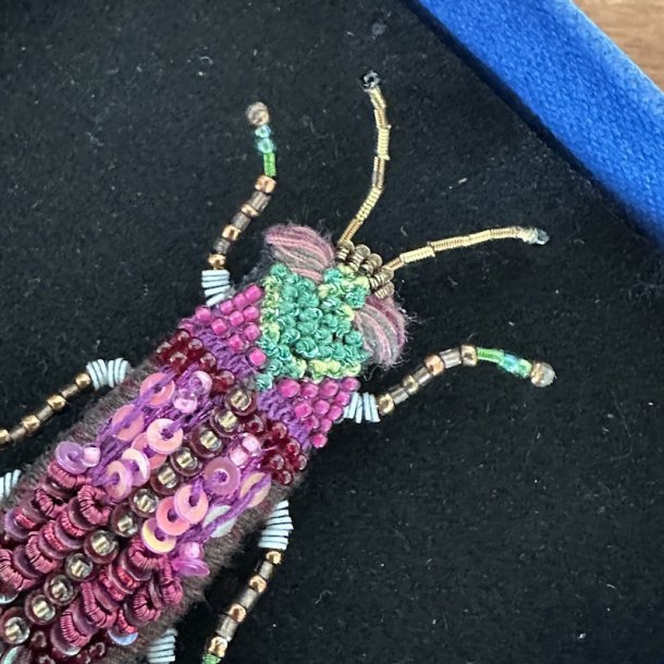 Pink jewel bille broche