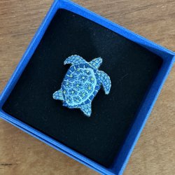 Blue loggerhead turtle broche