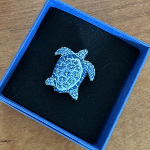 Blue loggerhead turtle broche