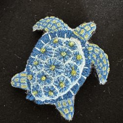 Blue loggerhead turtle broche