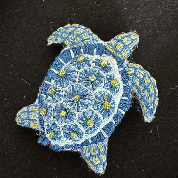 Blue loggerhead turtle broche