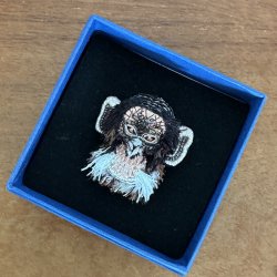 Happy Chimp broche