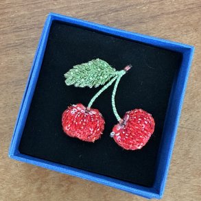 North star cherry broche