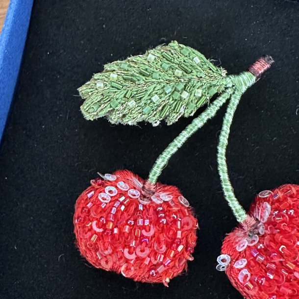 North star cherry broche