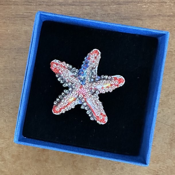 Pink star broche