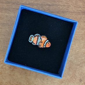 Klovefisk, lille, broche