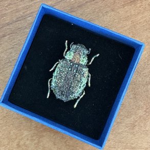 Vintage Chafer broche