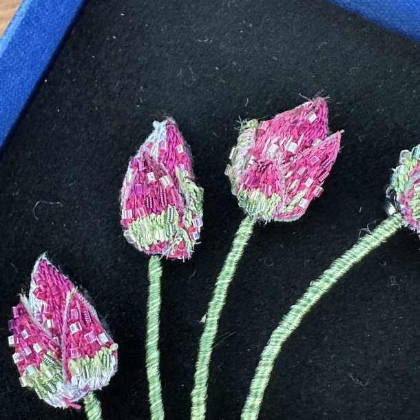 Budding Lotus broche